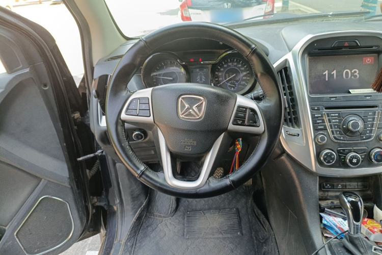 Used JMC Yusheng S350 2013 2.4T Automatic 4x4 Diesel Luxury 5-Seater Steering Wheel
