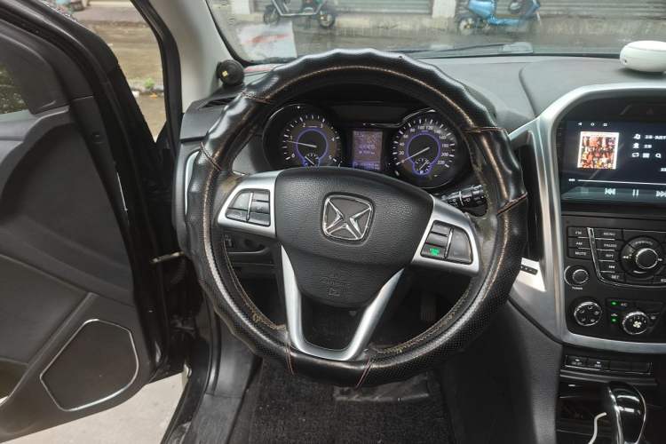Used JMC Yusheng S350 2013 2.4T Automatic 2WD Diesel Ultra-Luxury 5-Seater Steering Wheel