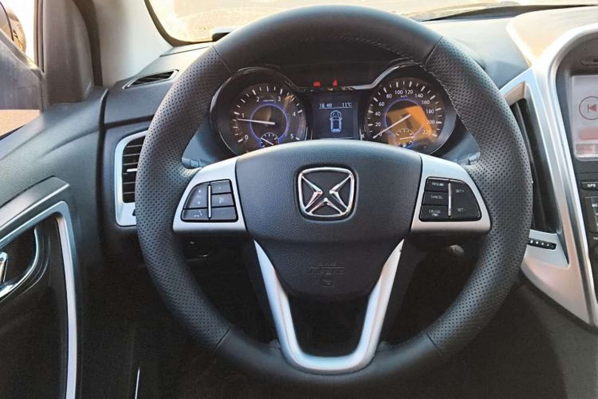 Used JMC Yusheng S350 2013 2.4T Manual Two-Wheel Drive Diesel Ultra-Luxury 5-Seater Steering Wheel
