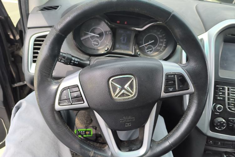 Used JMC Yusheng S350 2013 2.4T Automatic 2WD Diesel Luxury Edition 5 Seats Steering Wheel