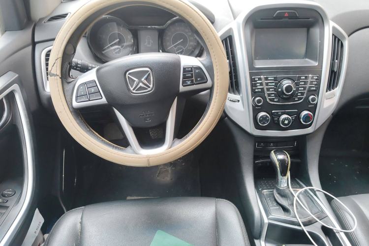 Used JMC Yusheng S350 2013 2.4T Automatic 2WD Diesel Luxury Edition 5 Seats Steering Wheel