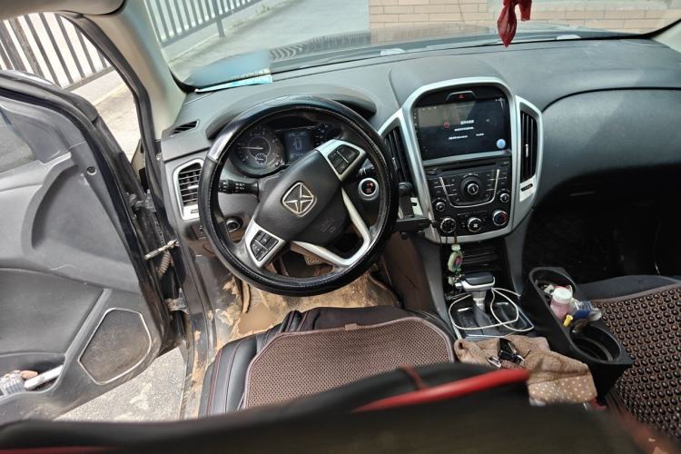Used JMC Yusheng S350 2013 2.4T Automatic 4x4 Diesel Luxury 5-Seater Steering Wheel