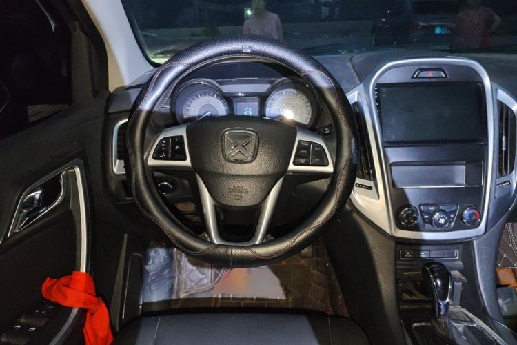 Used JMC Yusheng S350 2013 2.4T Automatic 4x4 Diesel Luxury 5-Seater Steering Wheel
