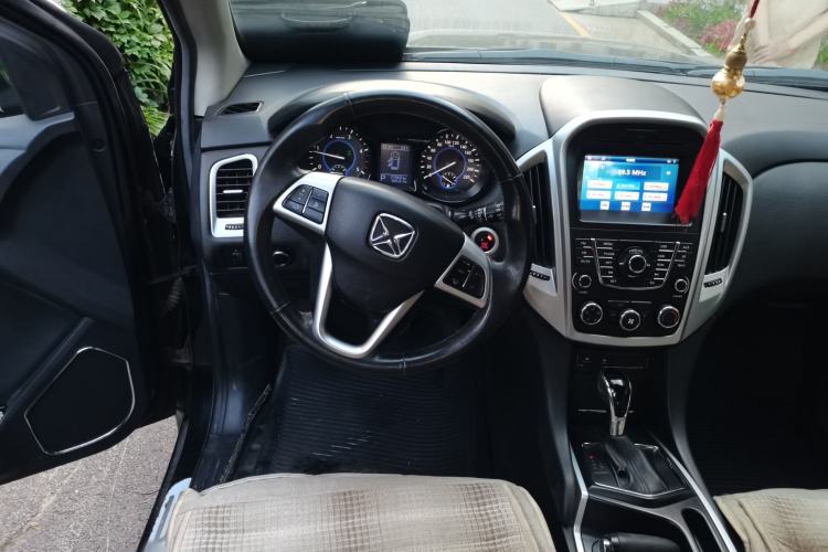Used JMC Yusheng S350 2013 2.4T Automatic 4x4 Diesel Luxury 5-Seater Steering Wheel