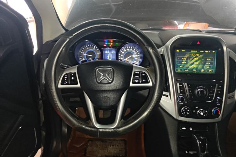 Used JMC Yusheng S350 2013 2.4T Automatic 2WD Diesel Luxury Edition 5 Seats Steering Wheel