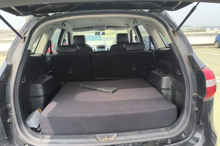 Used JMC Yusheng S350 2013 2.4T Automatic 2WD Diesel Luxury Edition 5 Seats Trunk