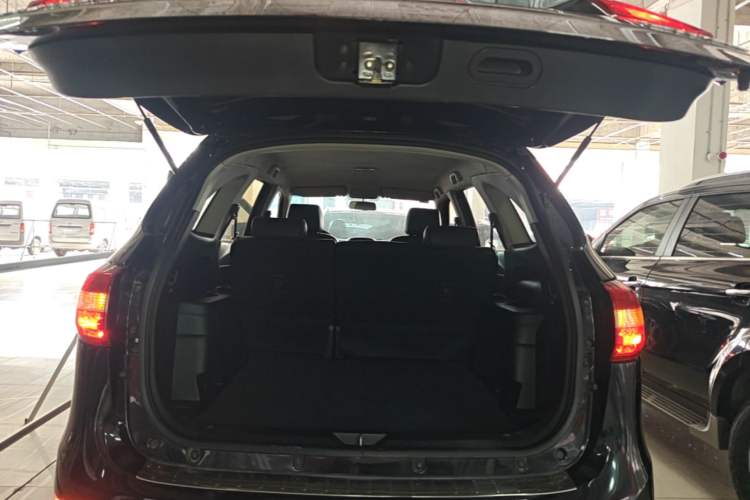 Used JMC Yusheng S350 2013 2.4T Automatic 2WD Diesel Luxury Edition 5 Seats Trunk