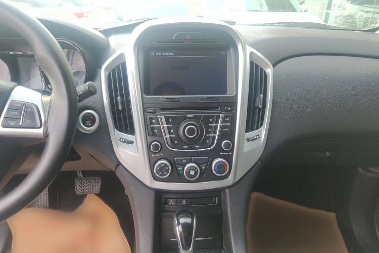 Used JMC Yusheng S350 2013 2.4T Automatic 2WD Diesel Luxury Edition 5 Seats Audio And AC Panel