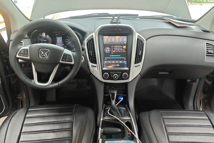 Used JMC Yusheng S350 2013 2.4T Automatic 2WD Diesel Luxury Edition 5 Seats Center Console