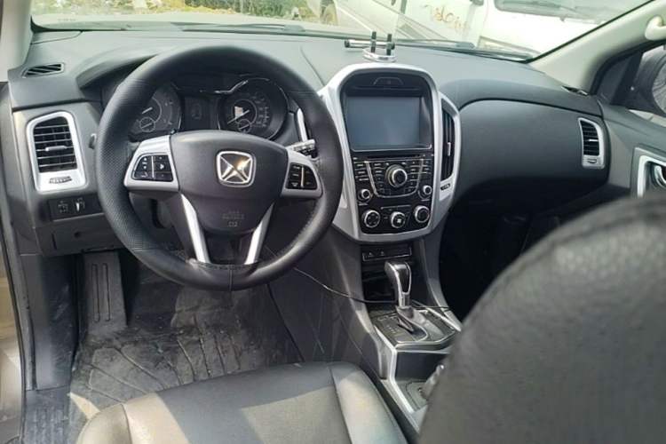 Used JMC Yusheng S350 2013 2.4T Automatic 2WD Diesel Luxury Edition 5 Seats Center Console