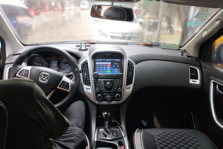 Used JMC Yusheng S350 2013 2.4T Automatic 2WD Diesel Ultra-Luxury 5-Seater Center Console