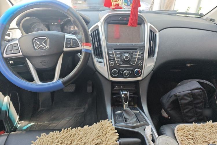 Used JMC Yusheng S350 2013 2.4T Automatic 2WD Diesel Luxury Edition 5 Seats Center Console