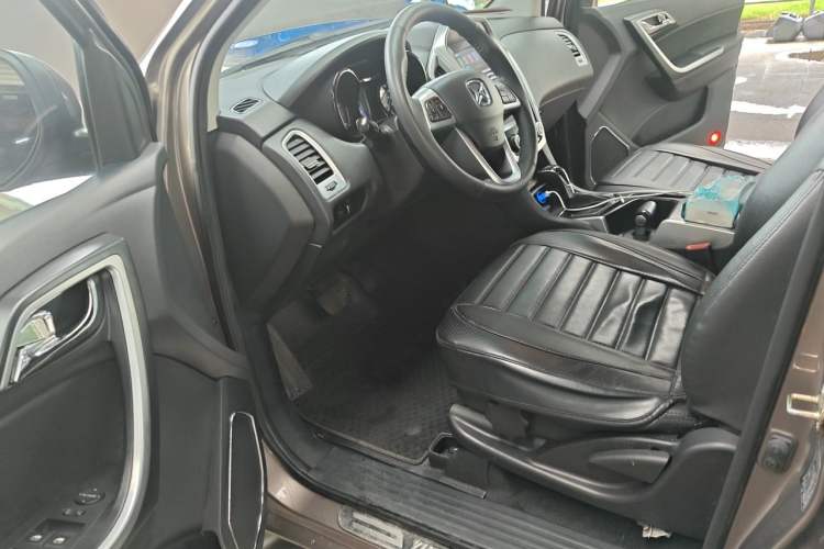 Used JMC Yusheng S350 2013 2.4T Automatic 2WD Diesel Luxury Edition 5 Seats Driver Seat