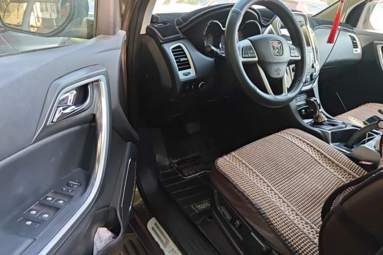 Used JMC Yusheng S350 2013 2.4T Automatic 4x4 Diesel Ultra-Luxury 7-Seater Driver Seat