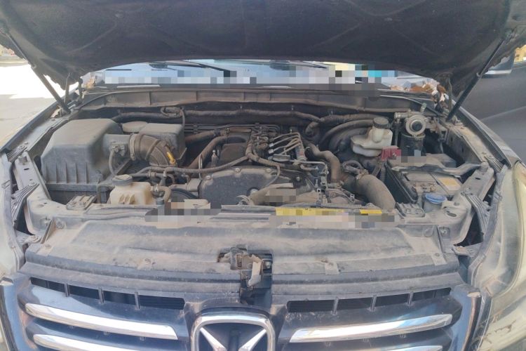 Used JMC Yusheng S350 2013 2.4T Automatic 4x4 Diesel Luxury 5-Seater Engine Bay