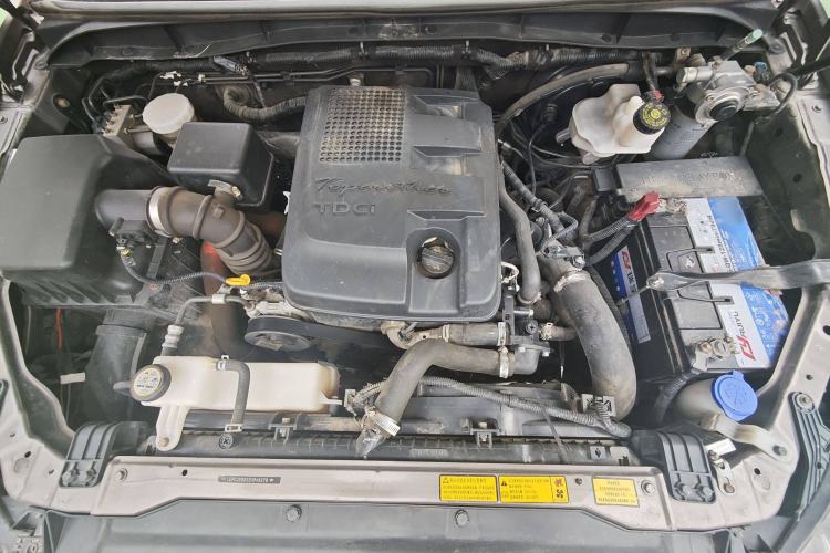 Used JMC Yusheng S350 2013 2.4T Automatic 2WD Diesel Ultra-Luxury 7-Seater Engine Bay