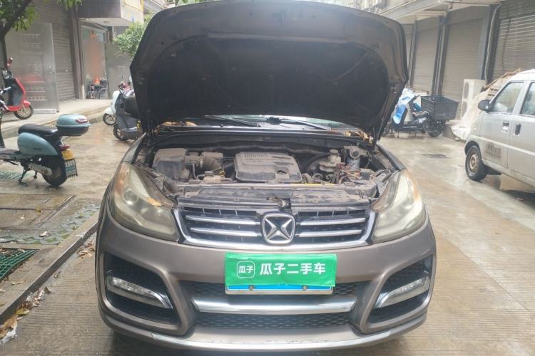 Used JMC Yusheng S350 2013 2.4T Automatic 2WD Diesel Ultra-Luxury 5-Seater Engine Bay