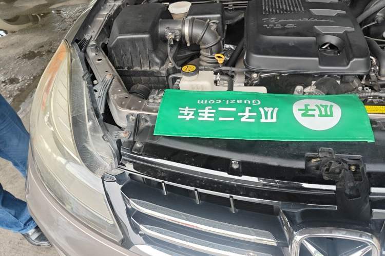 Used JMC Yusheng S350 2013 2.4T Automatic 2WD Diesel Luxury Edition 5 Seats Engine Bay Right