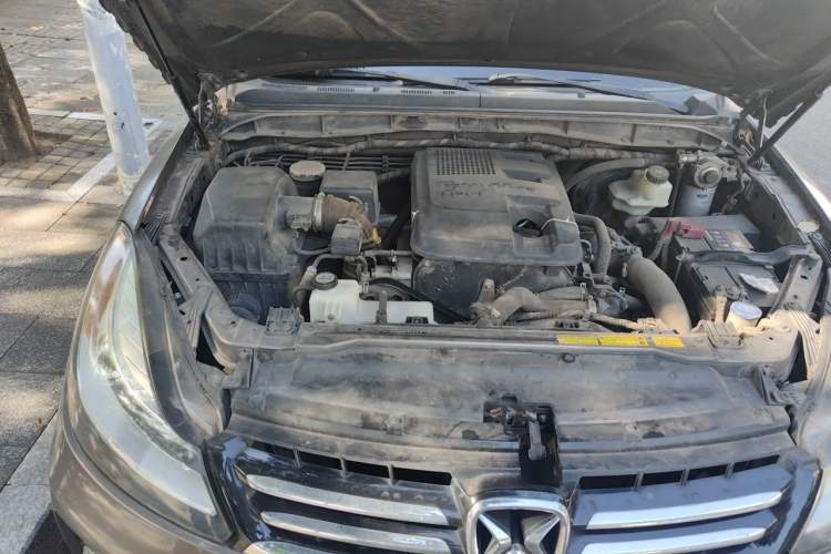 Used JMC Yusheng S350 2013 2.4T Automatic 2WD Diesel Ultra-Luxury 7-Seater Engine Bay Right