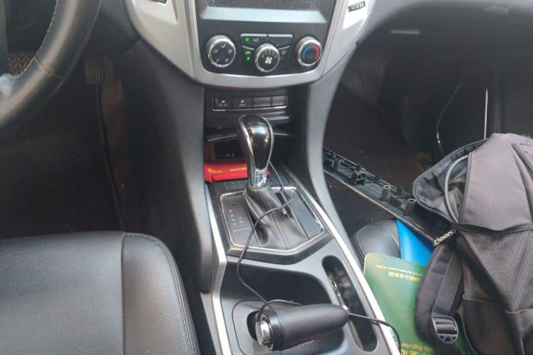 Used JMC Yusheng S350 2013 2.4T Automatic 4x4 Diesel Luxury 5-Seater Gear Lever