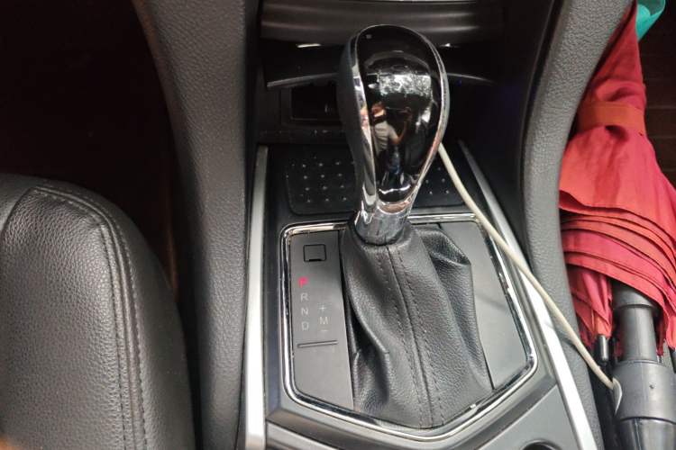 Used JMC Yusheng S350 2013 2.4T Automatic 2WD Diesel Luxury Edition 5 Seats Gear Lever