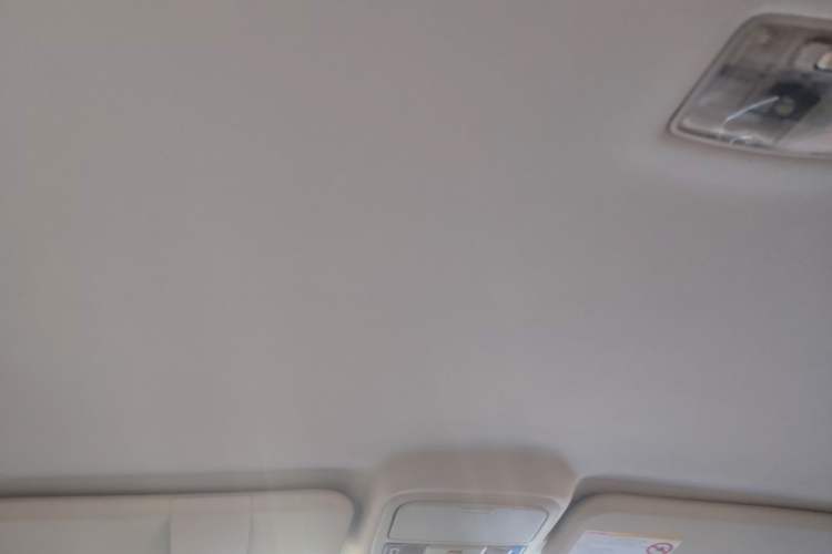 Used JMC Yusheng S350 2013 2.4T Automatic 2WD Diesel Luxury Edition 5 Seats Headliner