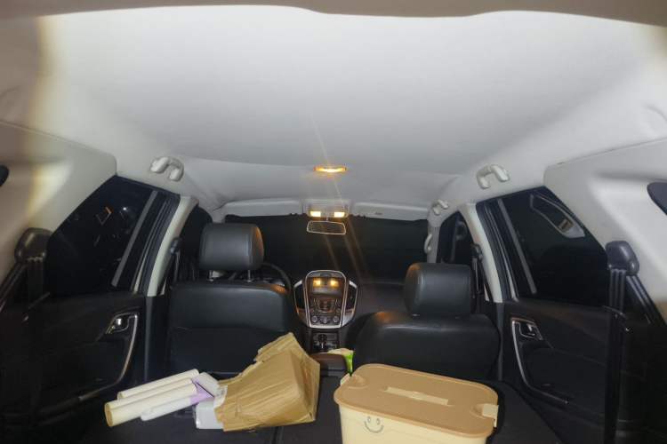 Used JMC Yusheng S350 2013 2.4T Automatic 2WD Diesel Luxury Edition 5 Seats Headliner