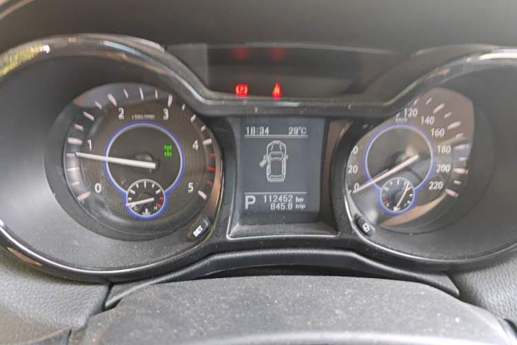 Used JMC Yusheng S350 2013 2.4T Automatic 4x4 Diesel Ultra-Luxury 7-Seater Instrument Cluster
