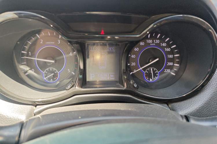 Used JMC Yusheng S350 2013 2.4T Automatic 2WD Diesel Luxury Edition 5 Seats Instrument Cluster