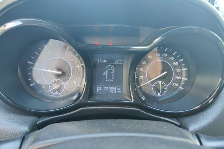 Used JMC Yusheng S350 2013 2.4T Automatic 2WD Diesel Ultra-Luxury 7-Seater Instrument Cluster