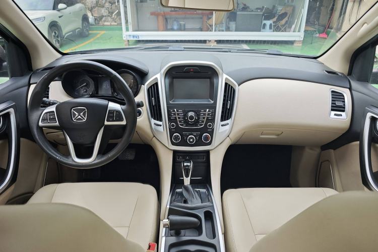 Used JMC Yusheng S350 2013 2.4T Automatic 2WD Diesel Ultra-Luxury 7-Seater Interior 1