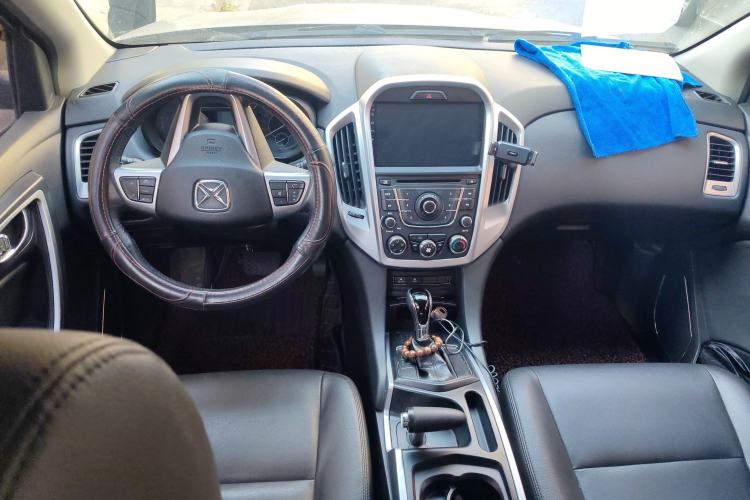Used JMC Yusheng S350 2013 2.4T Automatic 2WD Diesel Luxury Edition 5 Seats Interior 2