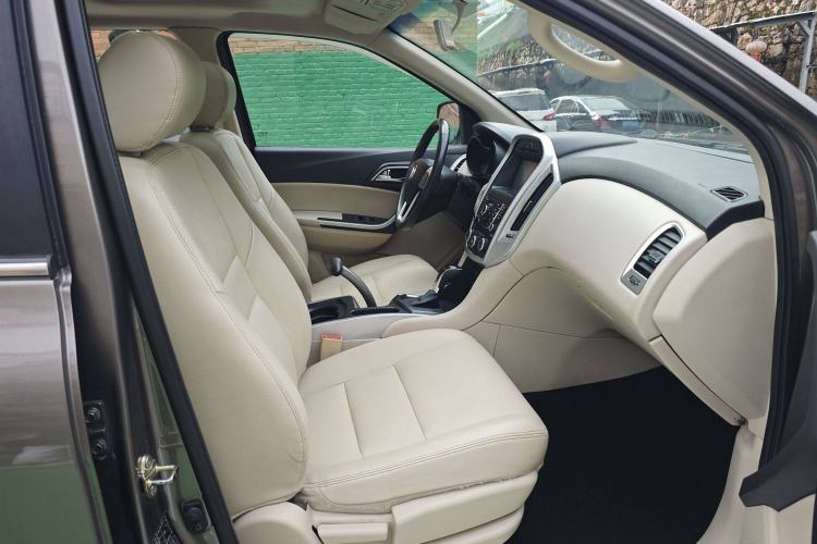 Used JMC Yusheng S350 2013 2.4T Automatic 2WD Diesel Ultra-Luxury 7-Seater Interior 2