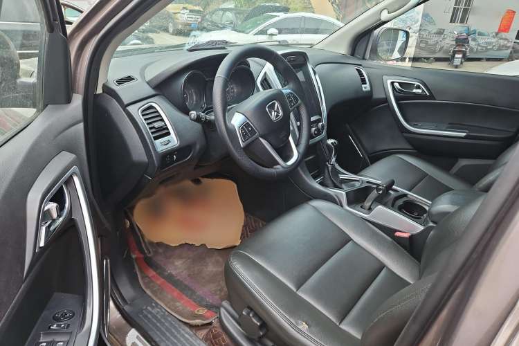 Used JMC Yusheng S350 2013 2.4T Manual Two-Wheel Drive Diesel Ultra-Luxury 7-Seater Interior 2