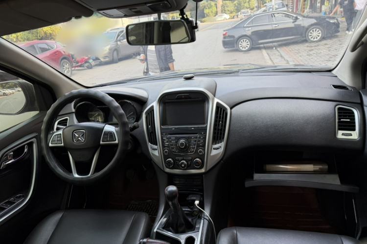 Used JMC Yusheng S350 2013 2.4T Manual Two-Wheel Drive Diesel Luxury Edition 5 Seats Interior 2