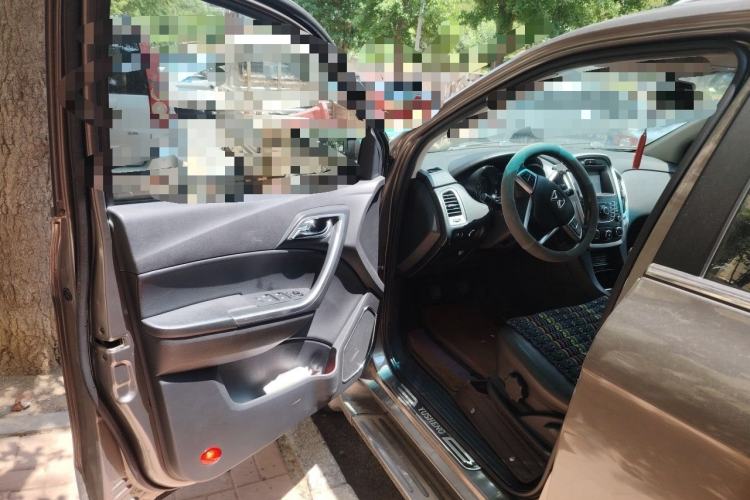 Used JMC Yusheng S350 2013 2.0T Manual 4x4 Gasoline Luxury Edition 5 Seats Interior 3