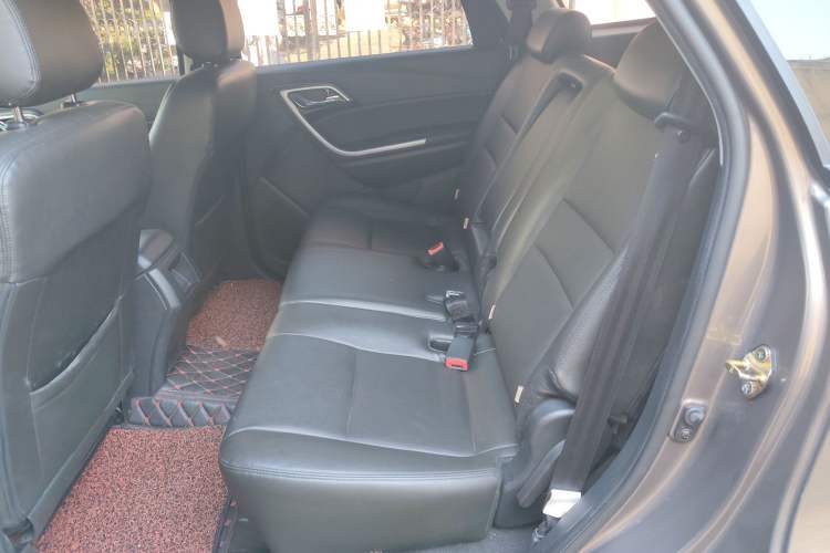 Used JMC Yusheng S350 2013 2.4T Automatic 2WD Diesel Luxury Edition 5 Seats Interior 4