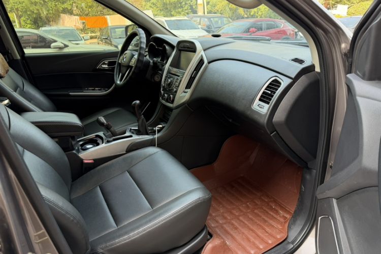 Used JMC Yusheng S350 2013 2.4T Manual Two-Wheel Drive Diesel Luxury Edition 5 Seats Interior 5