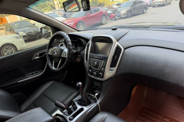 Used JMC Yusheng S350 2013 2.4T Manual Two-Wheel Drive Diesel Luxury Edition 5 Seats Interior 6