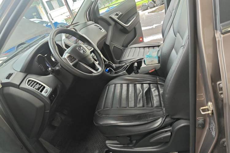 Used JMC Yusheng S350 2013 2.4T Automatic 2WD Diesel Luxury Edition 5 Seats Left Front Seat