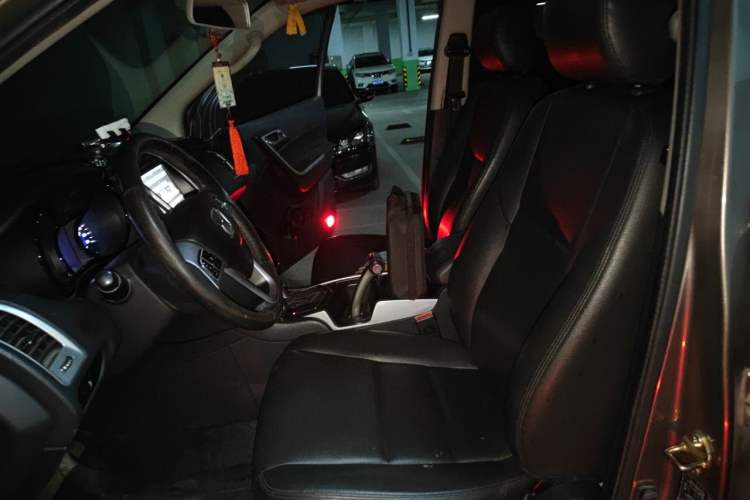 Used JMC Yusheng S350 2013 2.4T Automatic 2WD Diesel Luxury Edition 5 Seats Left Front Seat