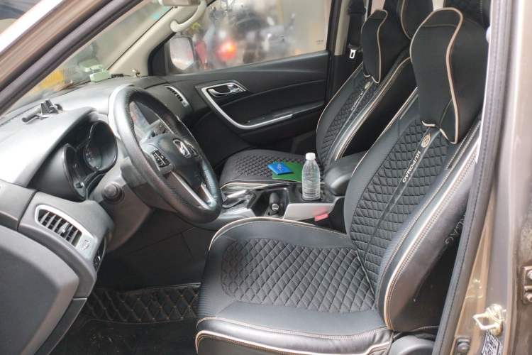 Used JMC Yusheng S350 2013 2.4T Automatic 2WD Diesel Ultra-Luxury 5-Seater Left Front Seat