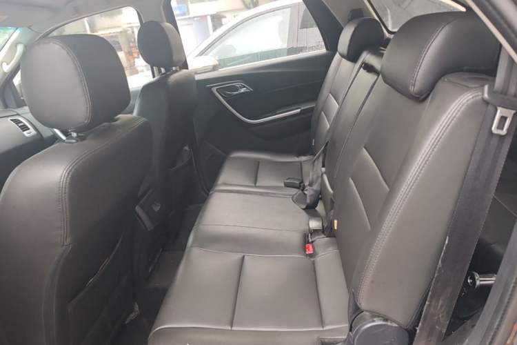 Used JMC Yusheng S350 2013 2.4T Automatic 2WD Diesel Luxury 7-Seater Left Rear Seat
