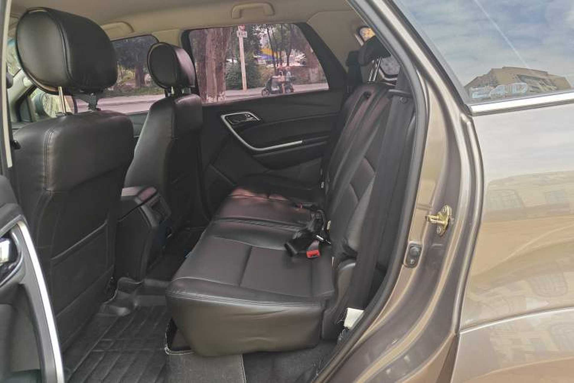 Used JMC Yusheng S350 2013 2.4T Automatic 2WD Diesel Luxury Edition 5 Seats Left Rear Seat