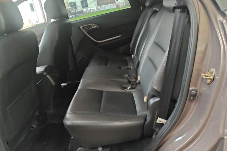 Used JMC Yusheng S350 2013 2.4T Automatic 2WD Diesel Luxury Edition 5 Seats Left Rear Seat