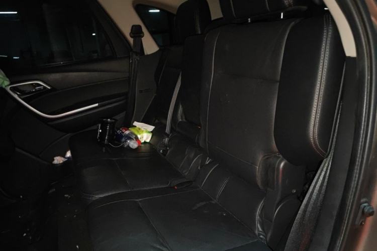 Used JMC Yusheng S350 2013 2.4T Automatic 2WD Diesel Luxury Edition 5 Seats Left Rear Seat