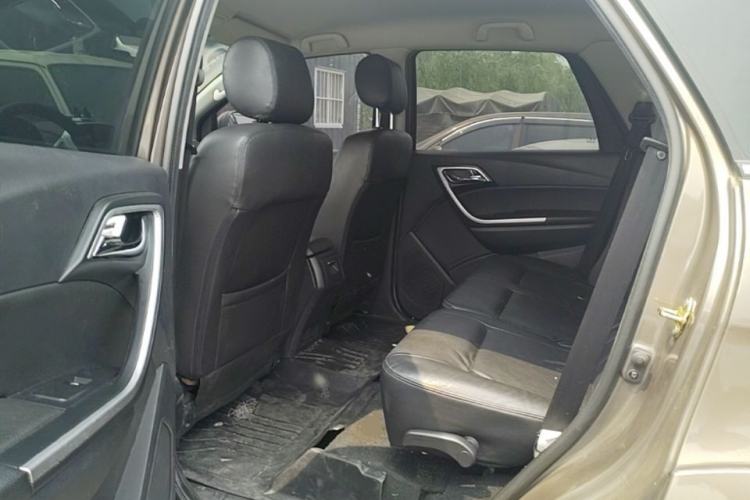 Used JMC Yusheng S350 2013 2.4T Automatic 2WD Diesel Luxury Edition 5 Seats Left Rear Seat