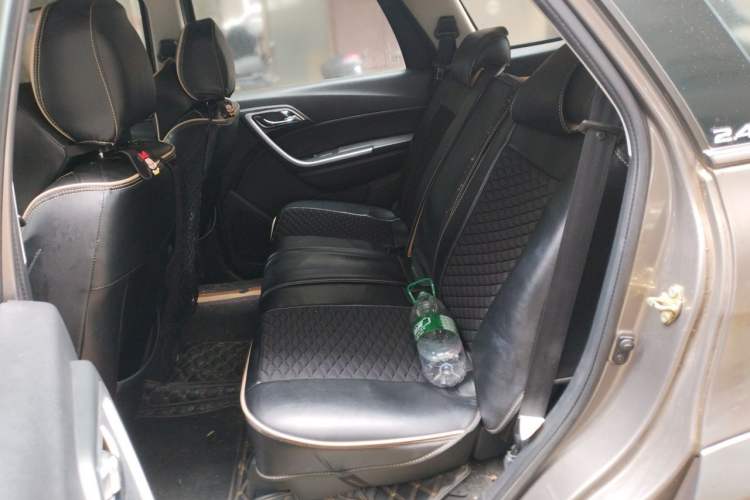 Used JMC Yusheng S350 2013 2.4T Automatic 2WD Diesel Ultra-Luxury 5-Seater Left Rear Seat