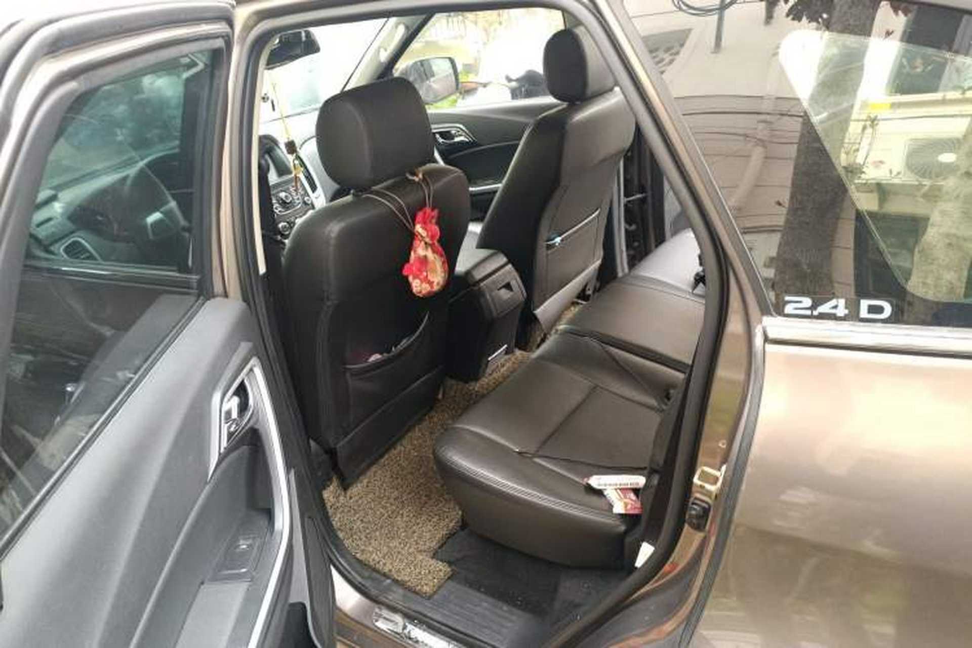 Used JMC Yusheng S350 2013 2.4T Automatic 2WD Diesel Ultra-Luxury 5-Seater Left Rear Seat