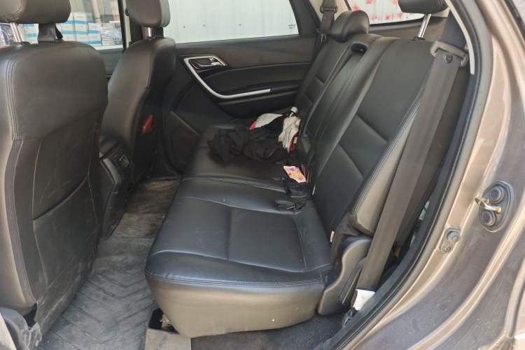 Used JMC Yusheng S350 2013 2.4T Automatic 2WD Diesel Luxury Edition 5 Seats Left Rear Seat